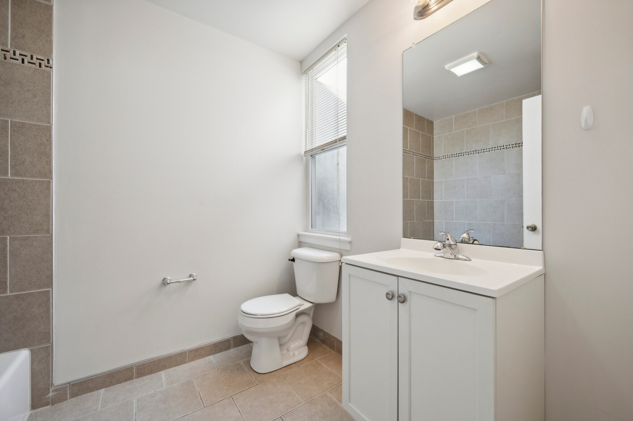 Bathroom - 2638 Federal St