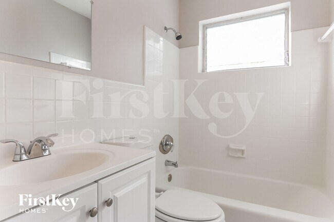 Building Photo - 6812 SW 22nd Ct