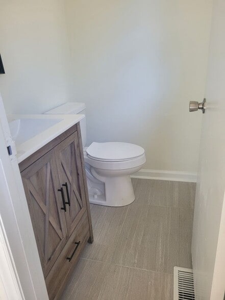 Building Photo - 2605 Vineyard St