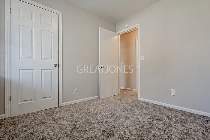 Building Photo - 4 N Kings Dr