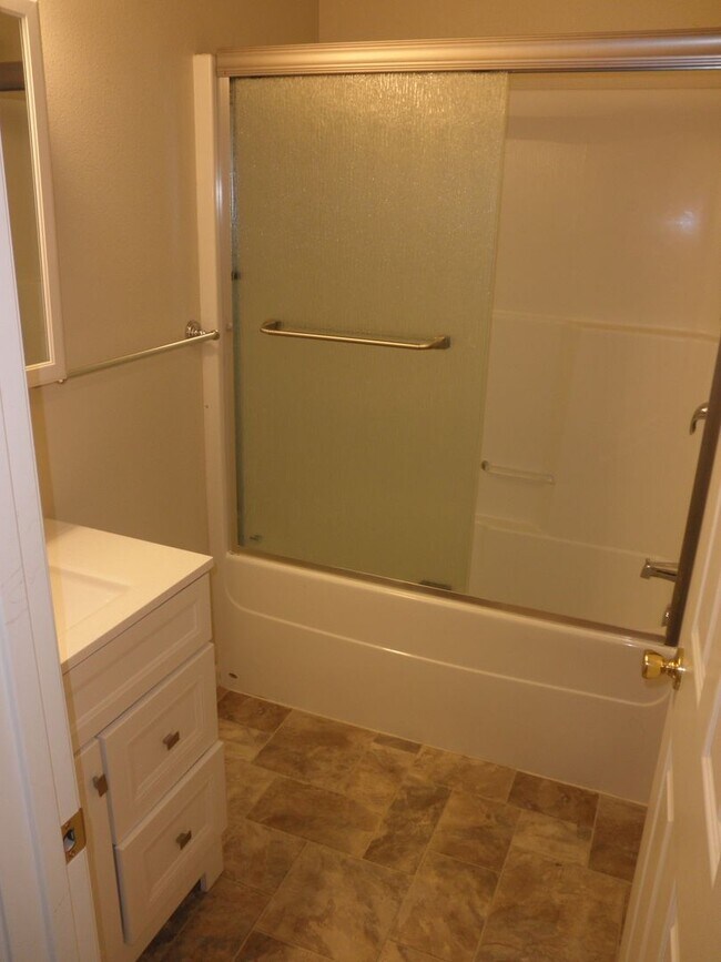Building Photo - Charming home with basement