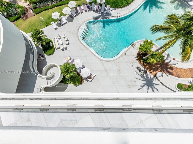 Building Photo - 16901 Collins Ave