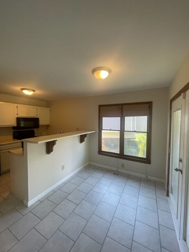 Building Photo - Cute Beach Style Home in Fayetteville