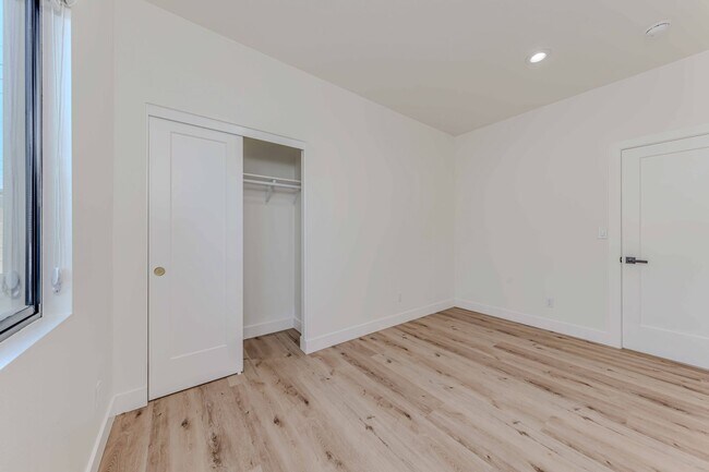 Building Photo - 5821 View Cir