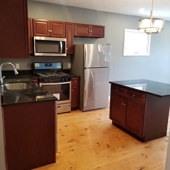 Building Photo - 69 Catharine St