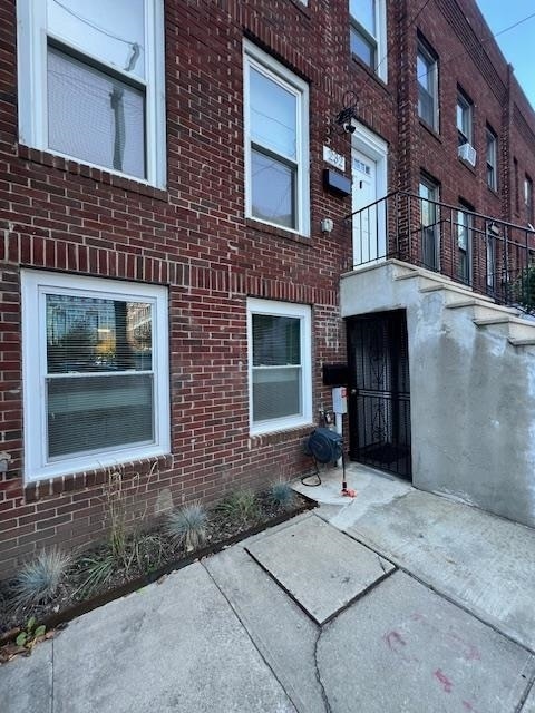 Building Photo - 232 Grand St