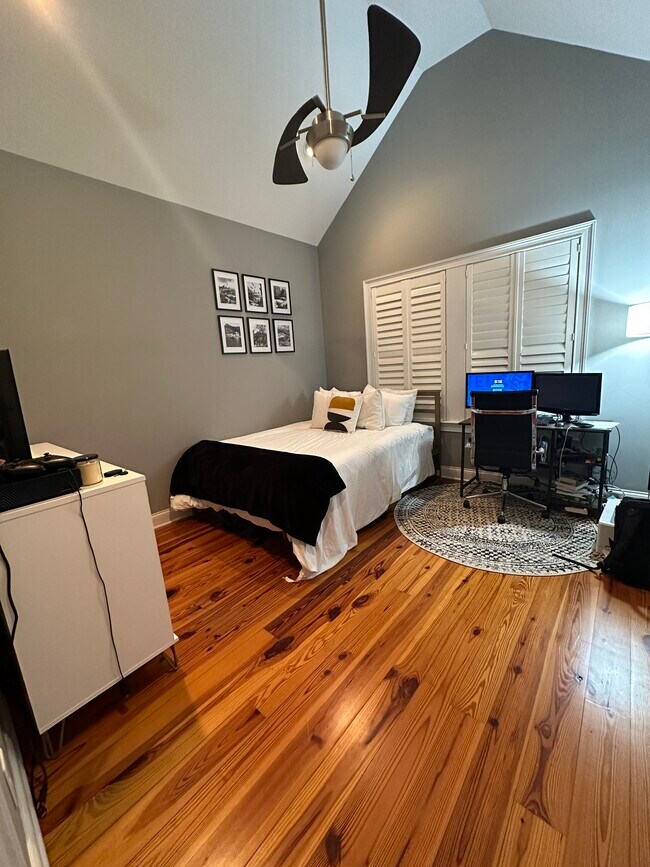 Building Photo - 194 Fishburne St