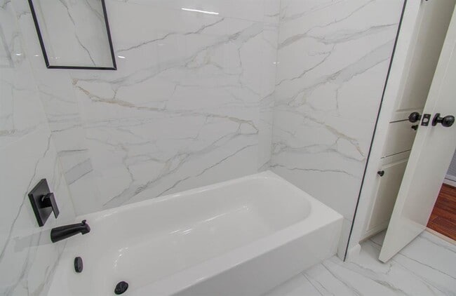 Building Photo - 5867 Sugar Hill Dr