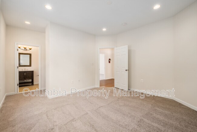 Building Photo - 2421 Franklin St NE