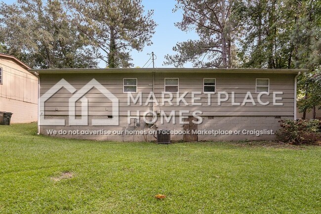 Building Photo - 6258 Green Acres Dr SW