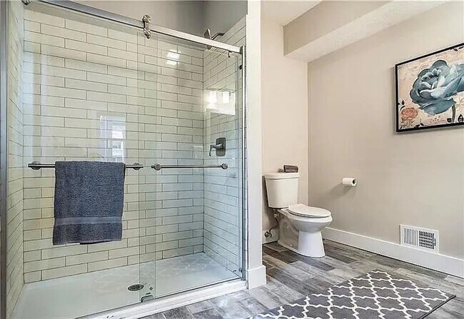 Building Photo - 4 Bed 3 Bath in Oakmont