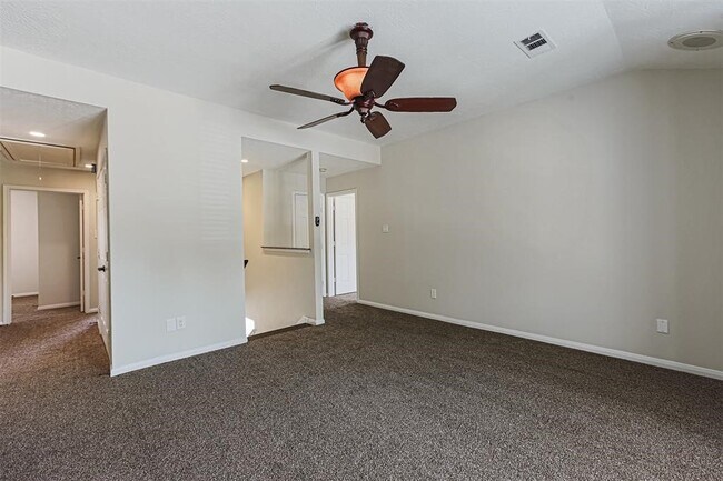 Building Photo - 17106 Summer Hollow Dr