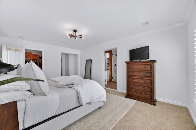 Building Photo - "Spacious 5-Bedroom Retreat on South Quantock Way - Perfectly Designed for Comfort and Style!"  A...
