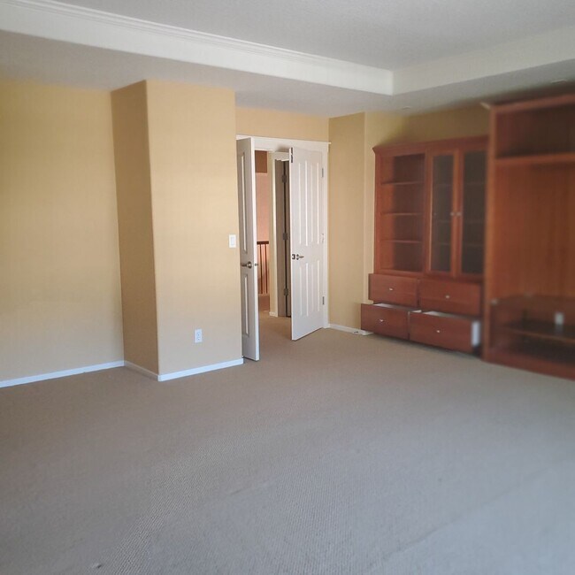 Building Photo - 5 Bedroom Main floor Master Suite ~