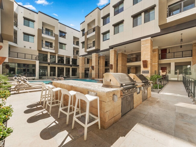 Building Photo - Scottsdale Grand