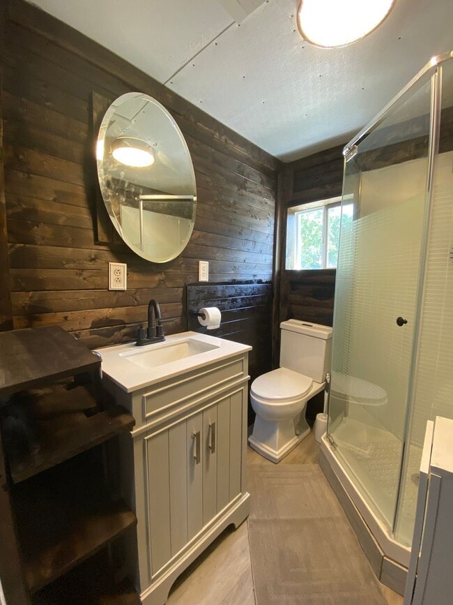 Building Photo - Single Family Home in Downtown Branson