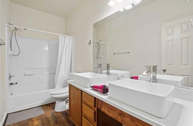 Building Photo - 2626 Calmwater Dr