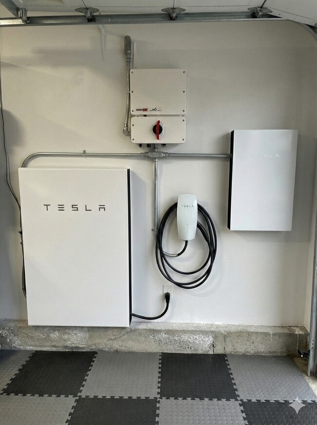 Building Photo - 2464 Pepper Dr