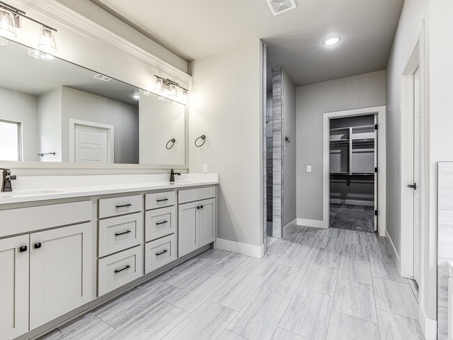 Building Photo - 14517 Chambord Dr