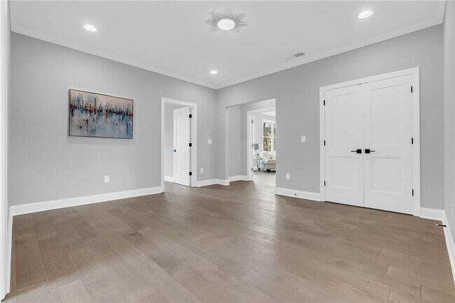 Building Photo - 909 Sunny Meadows Ln