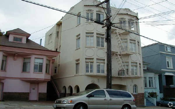 Building Photo - 575 12th Ave