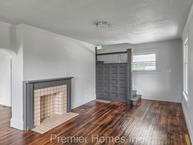 Building Photo - 3 Bed Home with Finished Attic & Hardwood Floors – $1,495/mo