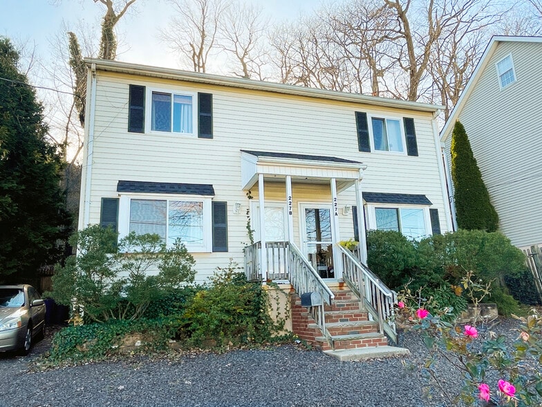 Building Photo - 227 Shore Dr