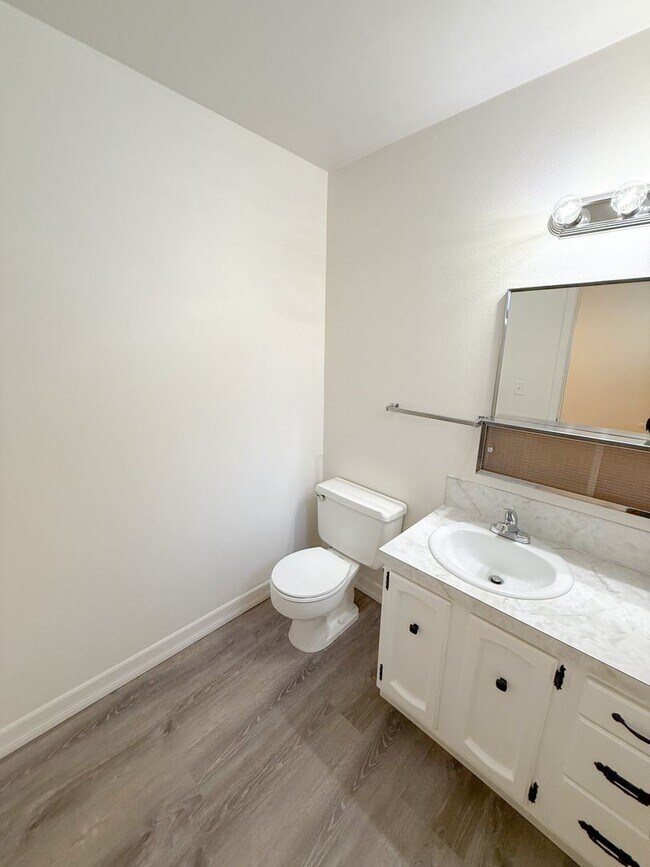 Building Photo - 1721-1723 Dawn