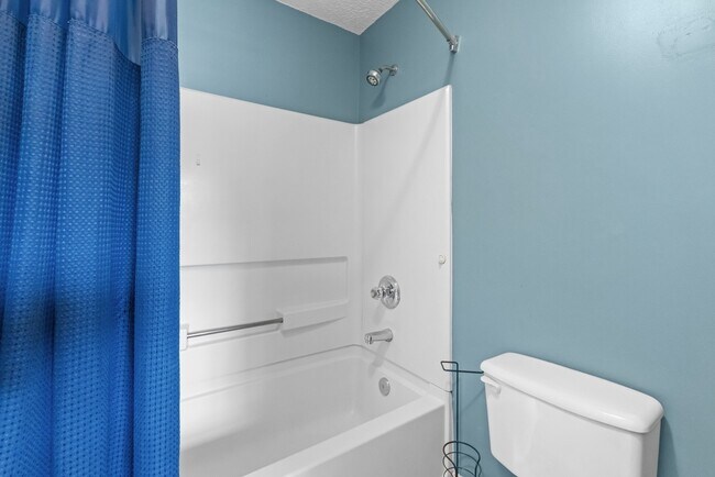Building Photo - 108 Castlebury Creek Ct