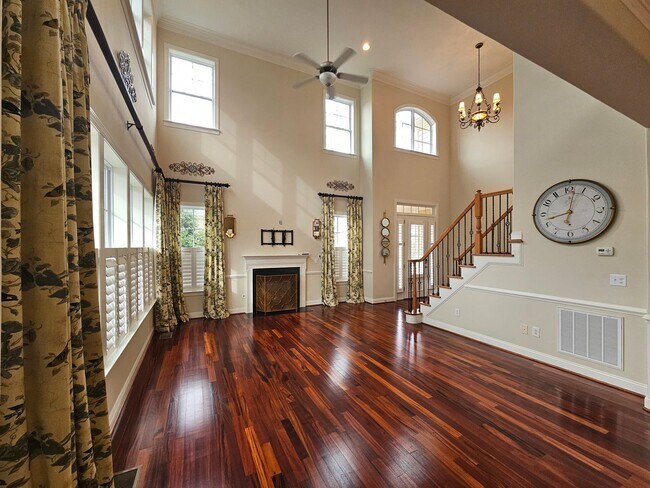 Building Photo - New Listing in Apex!