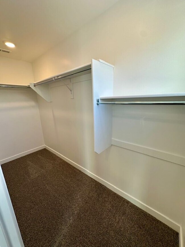 Building Photo - BRAND NEW End Unit Townhome