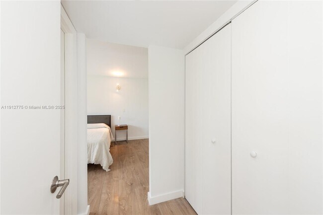 Building Photo - 1881 Washington Ave