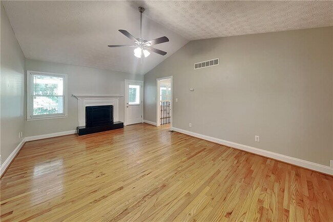 Building Photo - 804 Oak Trce