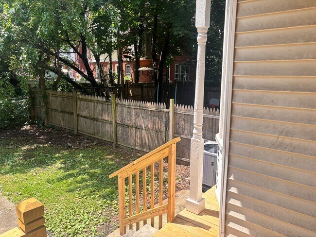 Building Photo - 4 Bedroom, 2 Full Baths Harrisburg House for Rent