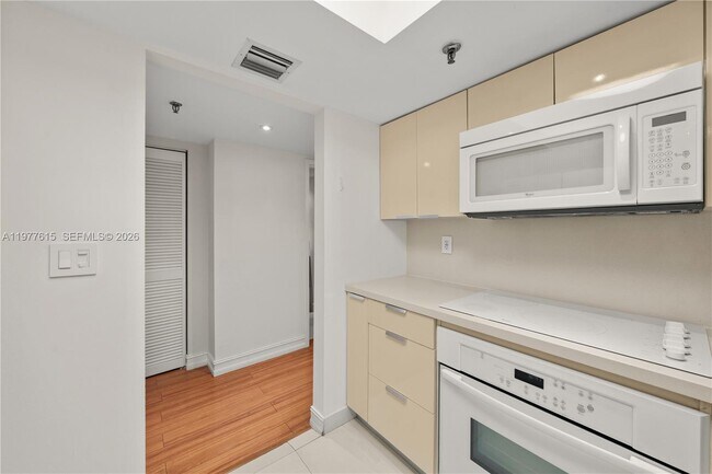 Building Photo - 2501 Brickell Ave