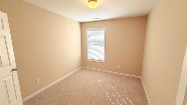 Building Photo - 1902 Dilcrest Dr