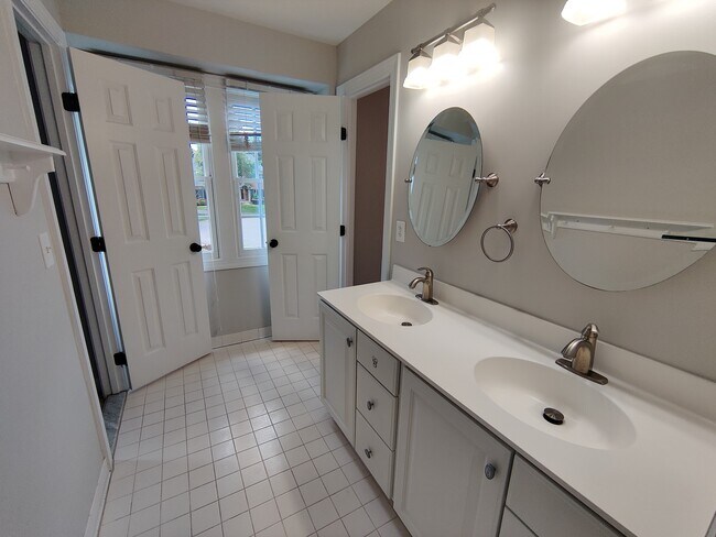 Building Photo - 7500 Tahoe Ct