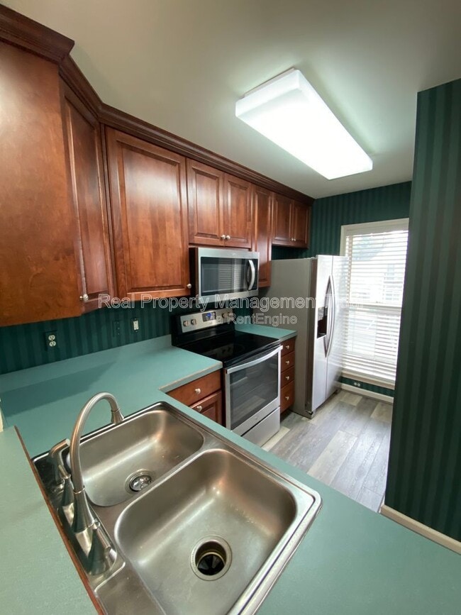 Building Photo - 924 Ironwood Dr