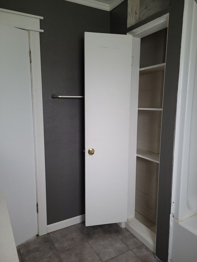 Building Photo - Adorable 3 bedroom 1.5 bathroom house for ...