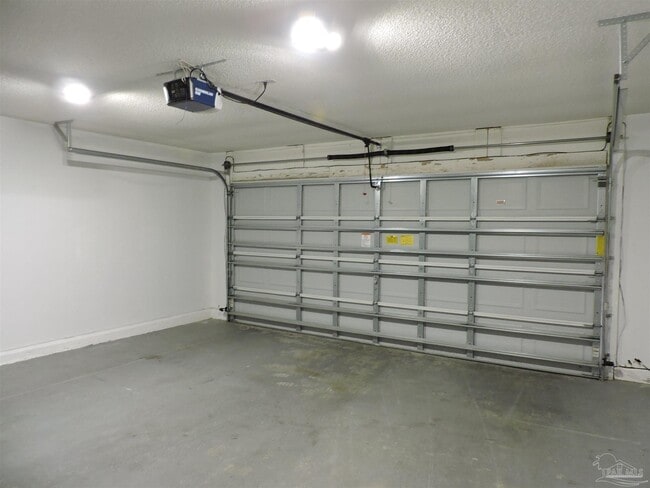 Building Photo - 147 Creekview Dr