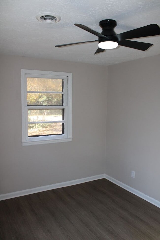 Building Photo - For Rent 3 Bedroom 2 Bath W/ Flex Space In South Aiken