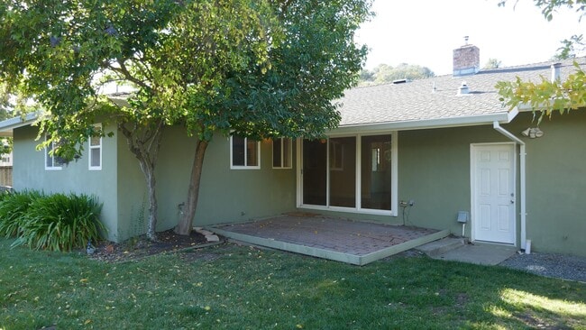 Building Photo - UPDATED THREE BED / TWO BATH MARINWOOD HOME IN THE MILLER CREEK SCHOOL DISTRICT