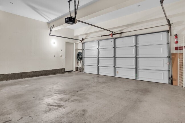 Building Photo - 204 Terra Bella