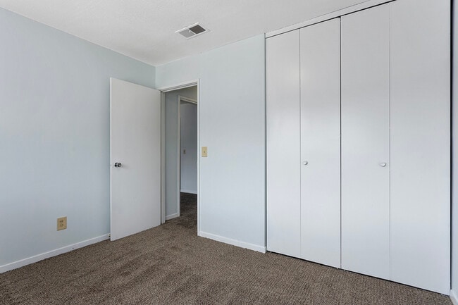 Building Photo - 425 W 87 Pl