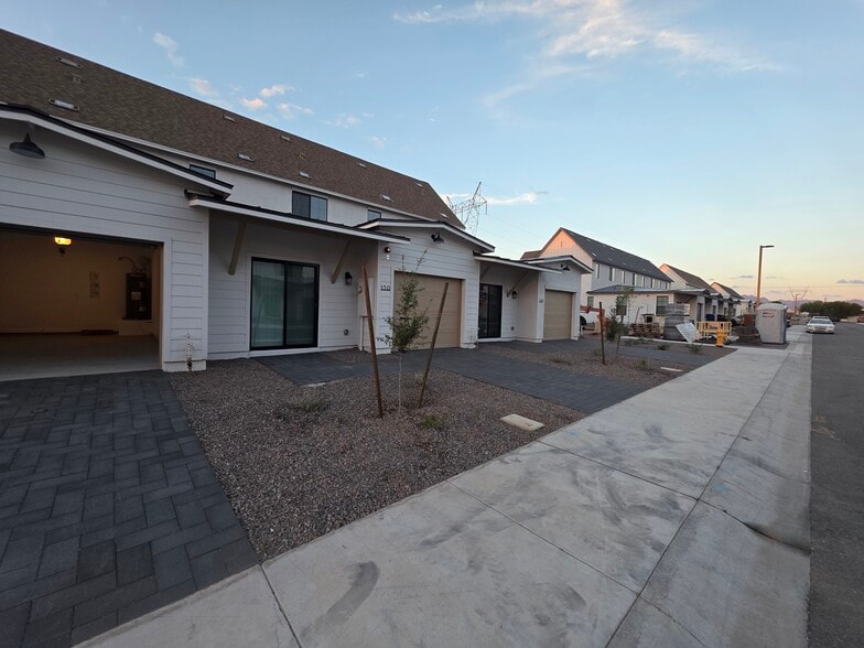 Building Photo - 8232 E University Dr