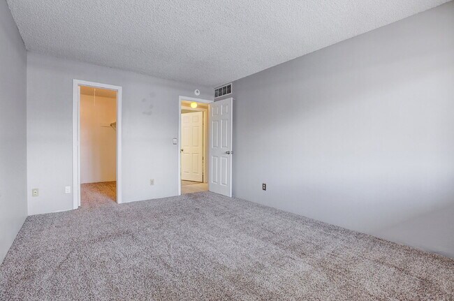 Building Photo - $1,790.95, 2-bed, 2-bath located in Denver
