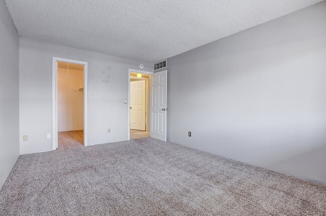 Building Photo - $1,940.95, 2-bed, 2-bath located in Denver