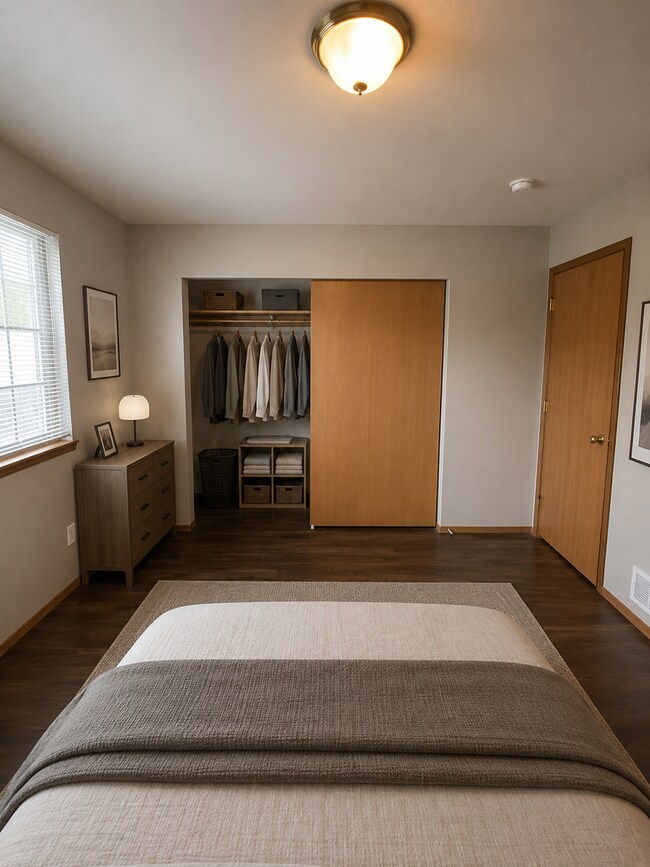 Building Photo - Simple, Spacious, And Ready For You!