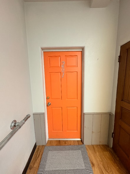 Primary Photo - 208 West Ave