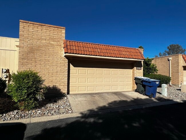 Building Photo - 2024 S Birdie Cir